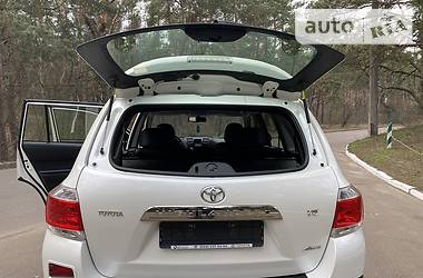 Позашляховик / Кросовер Toyota Highlander 2014 в 