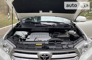 Позашляховик / Кросовер Toyota Highlander 2014 в 