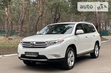Позашляховик / Кросовер Toyota Highlander 2014 в 