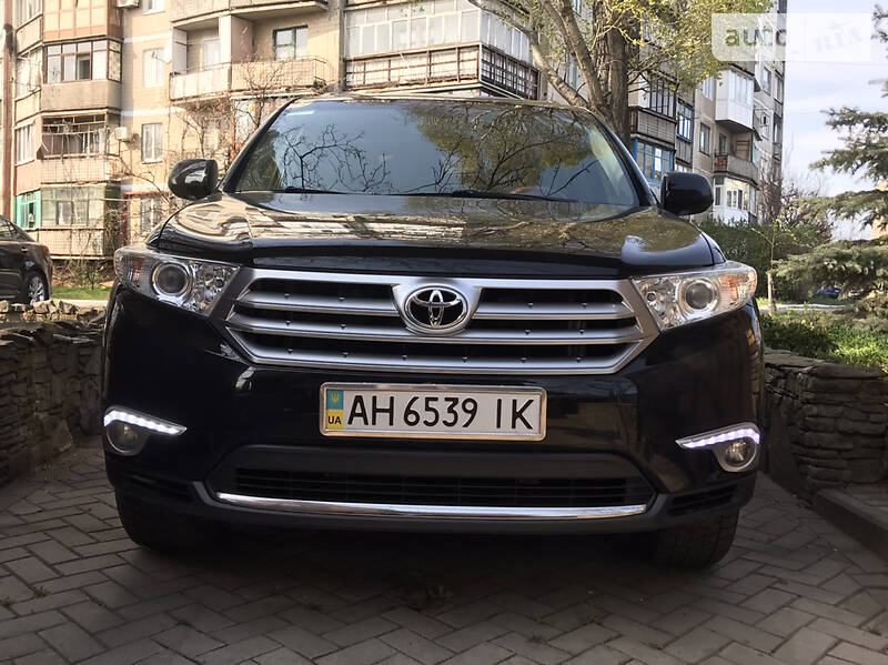 Позашляховик / Кросовер Toyota Highlander 2012 в 