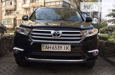 Позашляховик / Кросовер Toyota Highlander 2012 в 