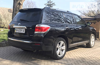 Позашляховик / Кросовер Toyota Highlander 2012 в 