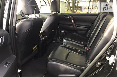 Позашляховик / Кросовер Toyota Highlander 2012 в 