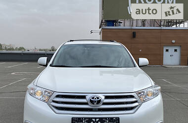 Позашляховик / Кросовер Toyota Highlander 2012 в 