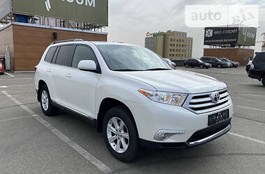 Позашляховик / Кросовер Toyota Highlander 2012 в 