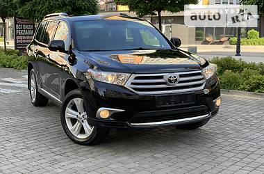 Позашляховик / Кросовер Toyota Highlander 2012 в 
