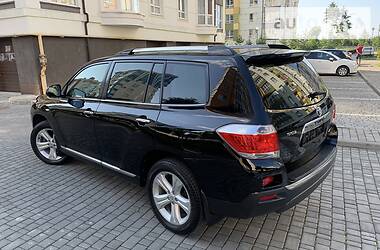 Позашляховик / Кросовер Toyota Highlander 2012 в 