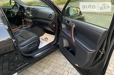 Позашляховик / Кросовер Toyota Highlander 2012 в 