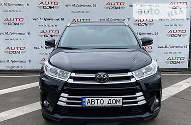 Внедорожник / Кроссовер Toyota Highlander 2018 в Киеве