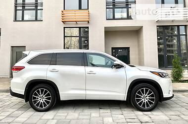 Внедорожник / Кроссовер Toyota Highlander 2018 в Киеве