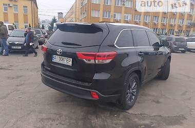 Внедорожник / Кроссовер Toyota Highlander 2017 в Киеве