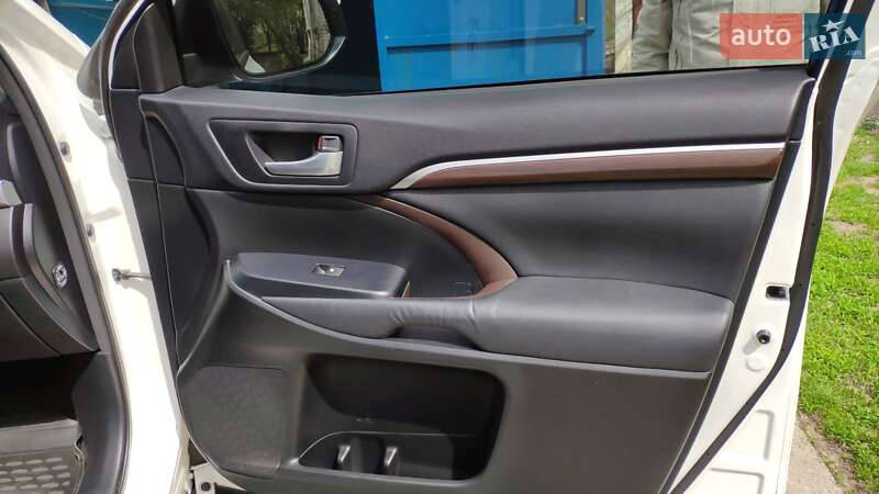 Позашляховик / Кросовер Toyota Highlander 2014 в Умані