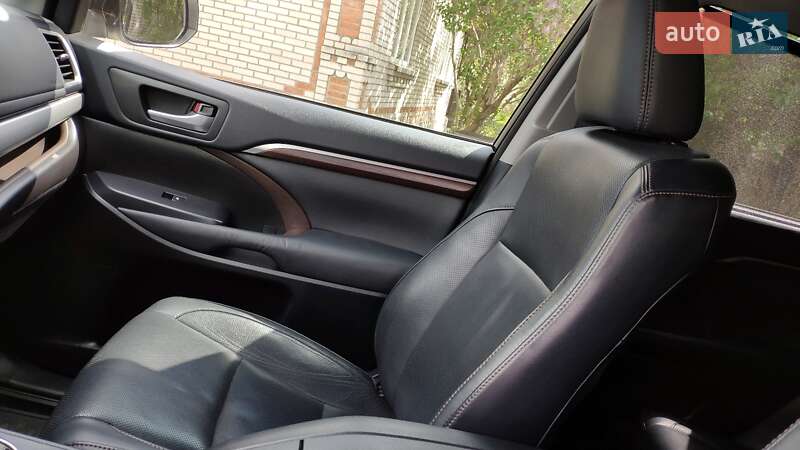Позашляховик / Кросовер Toyota Highlander 2014 в Умані
