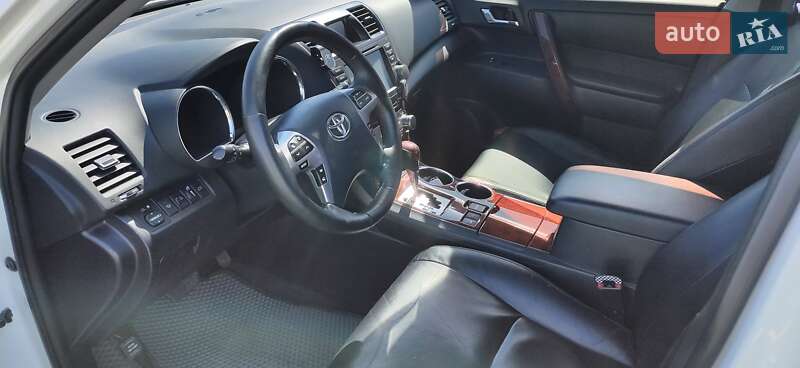 Позашляховик / Кросовер Toyota Highlander 2013 в Києві