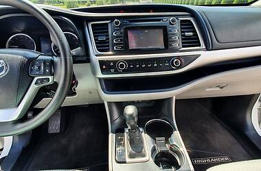 Внедорожник / Кроссовер Toyota Highlander 2018 в Жовкве