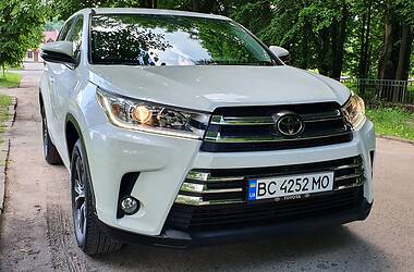 Внедорожник / Кроссовер Toyota Highlander 2018 в Жовкве