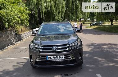 Универсал Toyota Highlander 2017 в Ровно