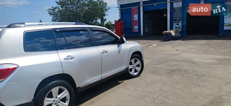 Універсал Toyota Highlander 2011 в Одесі