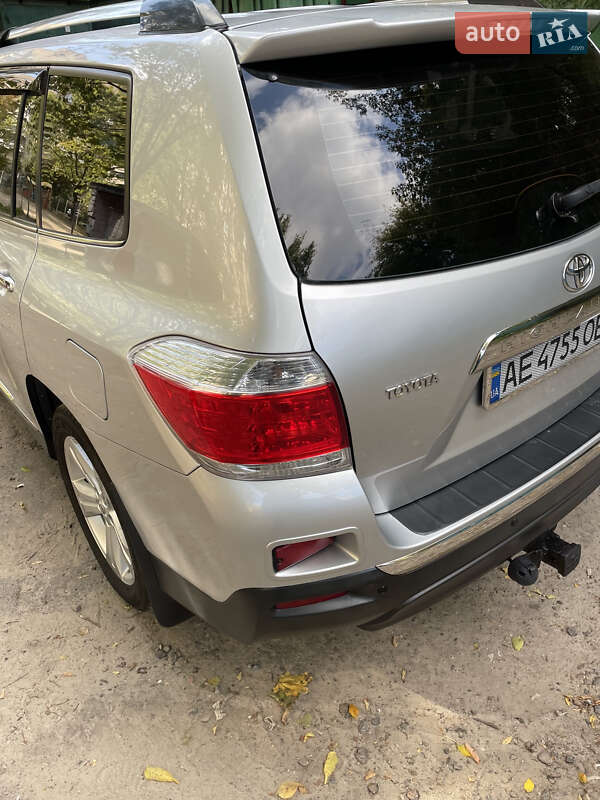Позашляховик / Кросовер Toyota Highlander 2011 в Кривому Розі