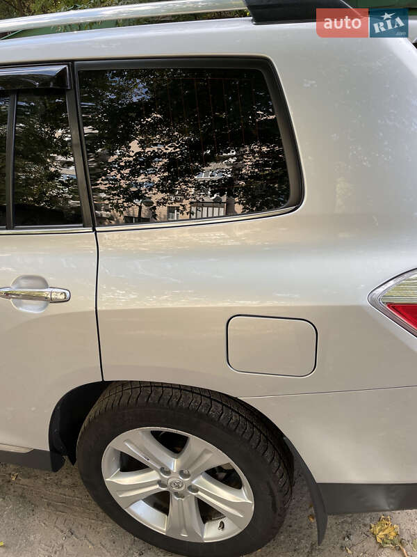 Позашляховик / Кросовер Toyota Highlander 2011 в Кривому Розі