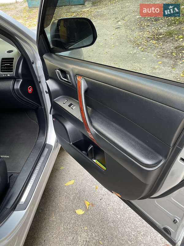 Позашляховик / Кросовер Toyota Highlander 2011 в Кривому Розі