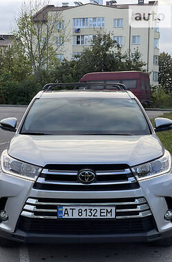 Внедорожник / Кроссовер Toyota Highlander 2017 в Ивано-Франковске