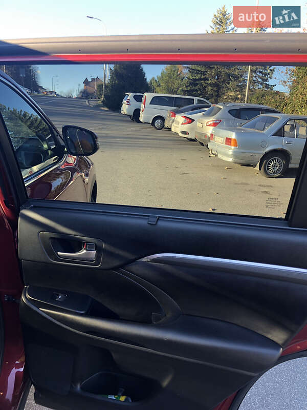 Внедорожник / Кроссовер Toyota Highlander 2017 в Бориславе