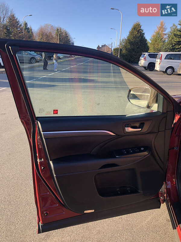 Внедорожник / Кроссовер Toyota Highlander 2017 в Бориславе