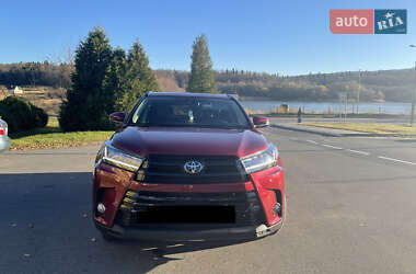 Внедорожник / Кроссовер Toyota Highlander 2017 в 