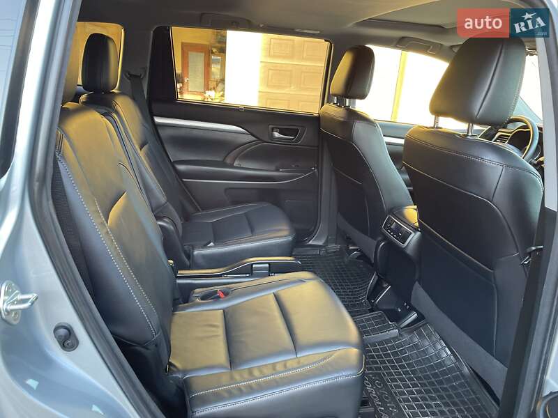 Внедорожник / Кроссовер Toyota Highlander 2018 в Ивано-Франковске