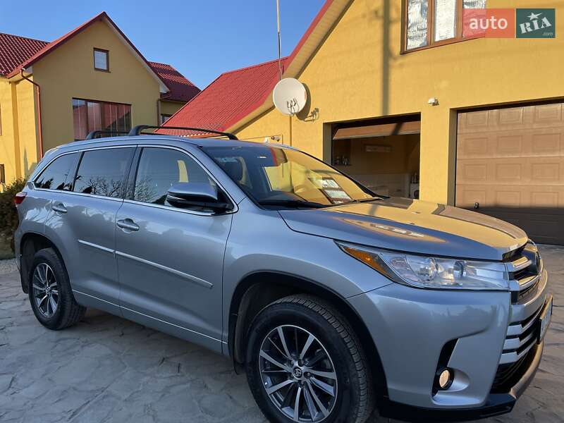 Внедорожник / Кроссовер Toyota Highlander 2018 в Ивано-Франковске