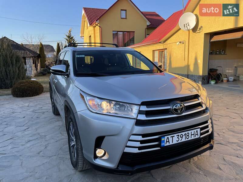 Внедорожник / Кроссовер Toyota Highlander 2018 в Ивано-Франковске