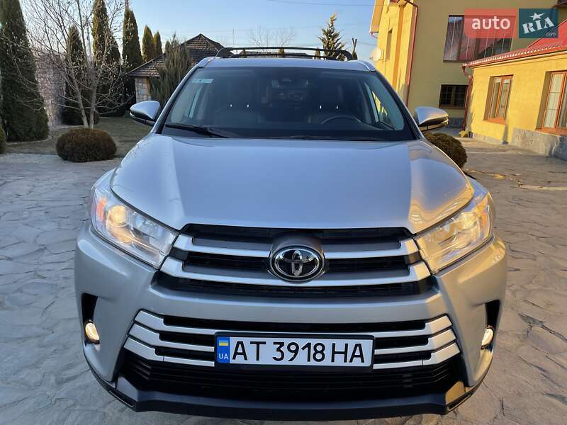 Внедорожник / Кроссовер Toyota Highlander 2018 в Ивано-Франковске