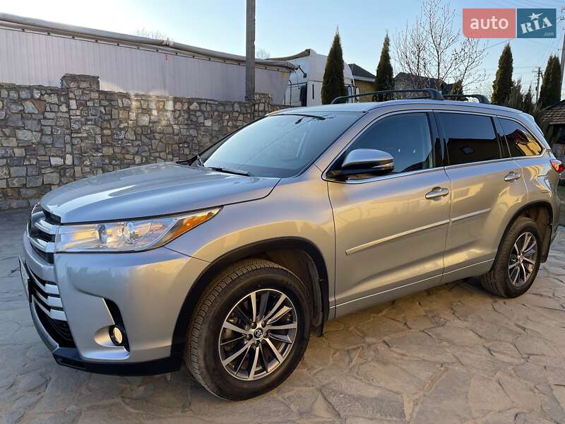 Внедорожник / Кроссовер Toyota Highlander 2018 в Ивано-Франковске