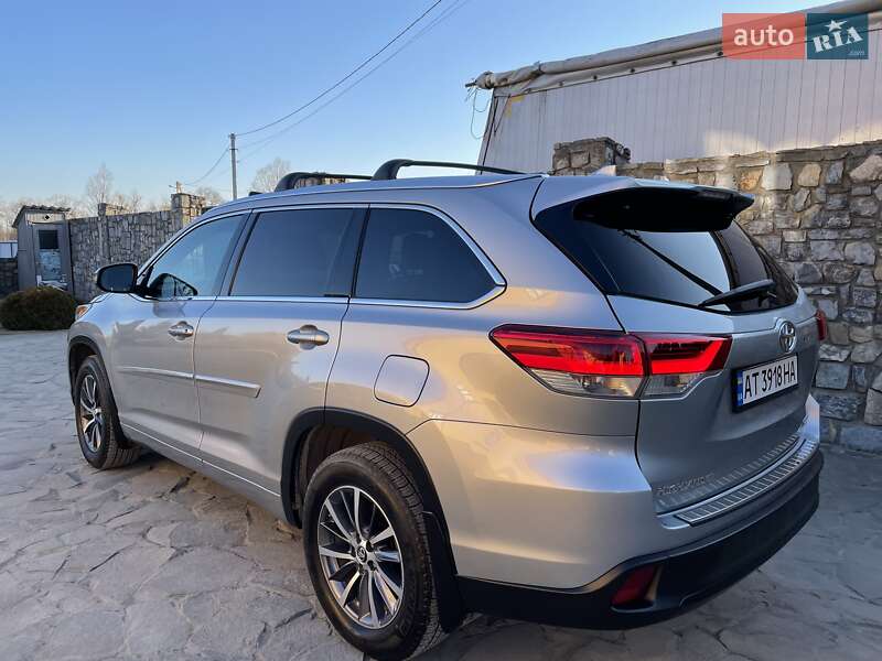 Внедорожник / Кроссовер Toyota Highlander 2018 в Ивано-Франковске