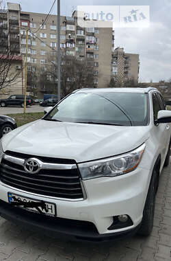 Позашляховик / Кросовер Toyota Highlander 2015 в Ужгороді