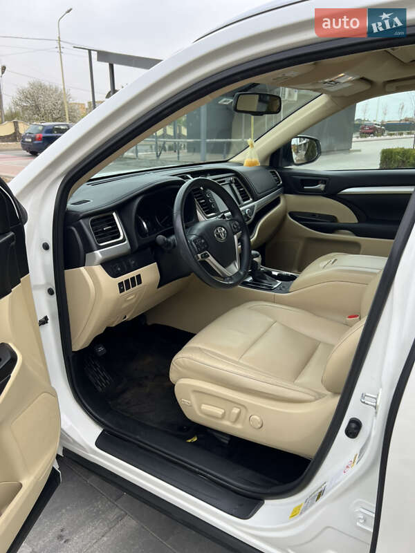 Внедорожник / Кроссовер Toyota Highlander 2015 в Ужгороде