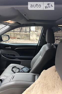 Внедорожник / Кроссовер Toyota Highlander 2015 в Кривом Роге