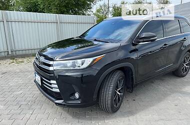 Внедорожник / Кроссовер Toyota Highlander 2017 в Черновцах