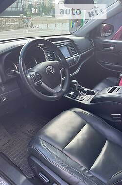 Внедорожник / Кроссовер Toyota Highlander 2016 в Харькове