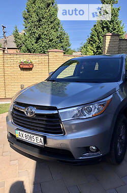 Внедорожник / Кроссовер Toyota Highlander 2015 в Богодухове