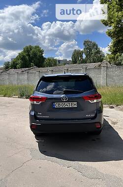 Внедорожник / Кроссовер Toyota Highlander 2019 в Чернигове