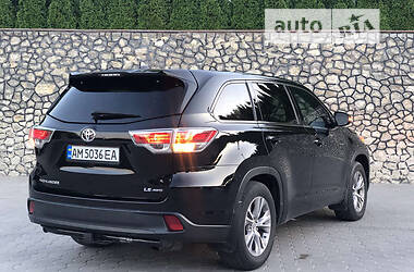 Внедорожник / Кроссовер Toyota Highlander 2014 в 