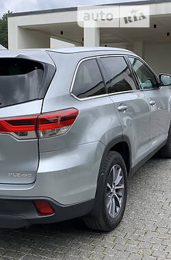 Внедорожник / Кроссовер Toyota Highlander 2019 в Житомире