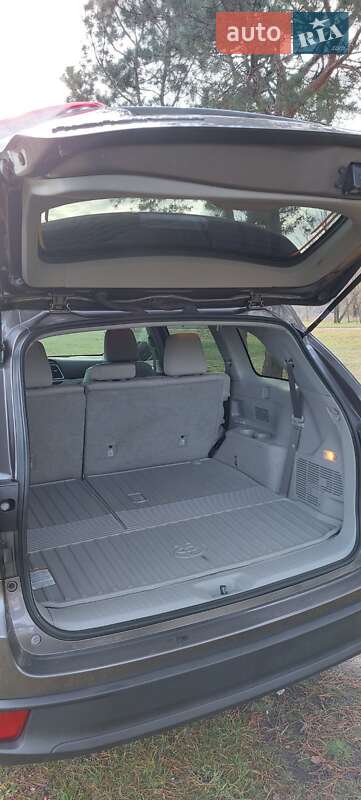 Позашляховик / Кросовер Toyota Highlander 2019 в Кам'янському