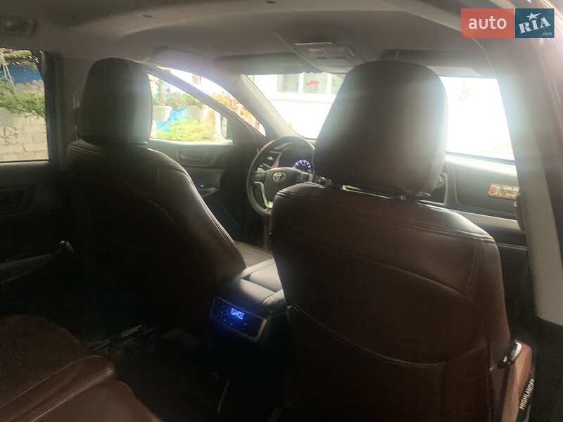Позашляховик / Кросовер Toyota Highlander 2018 в Тернополі