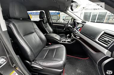 Внедорожник / Кроссовер Toyota Highlander 2014 в 