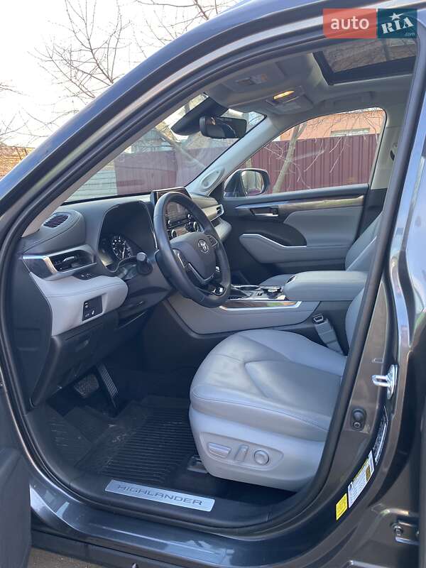 Внедорожник / Кроссовер Toyota Highlander 2020 в Кропивницком