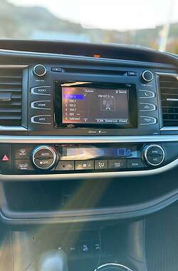 Позашляховик / Кросовер Toyota Highlander 2015 в 