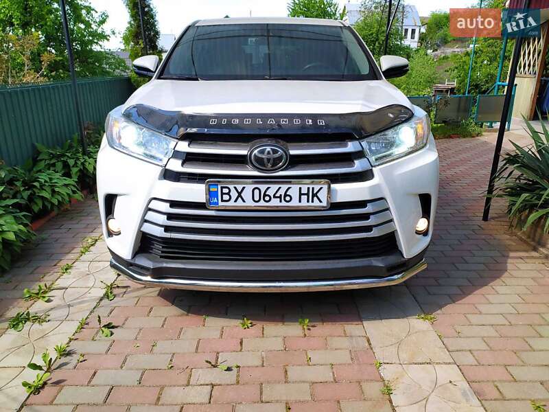 Внедорожник / Кроссовер Toyota Highlander 2017 в Хмельницком